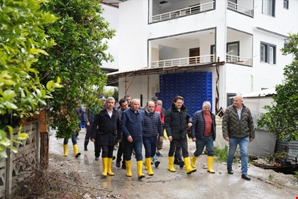 FIRTINADAN ZARAR GÖREN ÜRETİCİLERİ ZİYARET ETTİLER