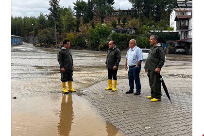 Başkan Akdenizli Sağanak Yağış Sonrası Sahadaydı: “Ekiplerimiz 24 Saat Teyakkuzda”