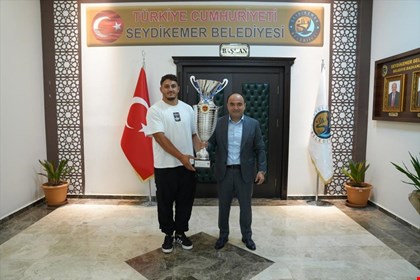 MUHAMMED ENES BAŞARISINI BAŞKAN B. ÖNDER AKDENİZLİ İLE PAYLAŞTI
