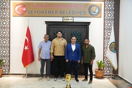 DUALI ÇAYIRLARIN ŞAMPİYONU VE ATOM KARINCASINDAN BAŞKAN AKDENİZLİ’YE ZİYARET