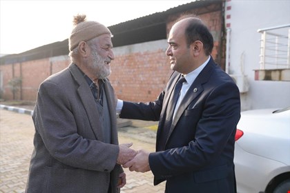 BAŞKAN AKDENİZLİ BAYRAM NAMAZI SONRASI  VATANDAŞLARLA BAYRAMLAŞTI